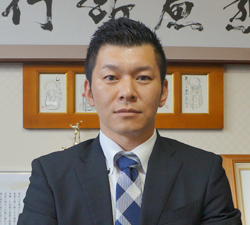 代表取締役社長　花山 優一